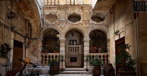 La storia di Palazzo Nitti-Valentini, che a Bari Vecchia tutti chiamano "du Calandrìidde"
